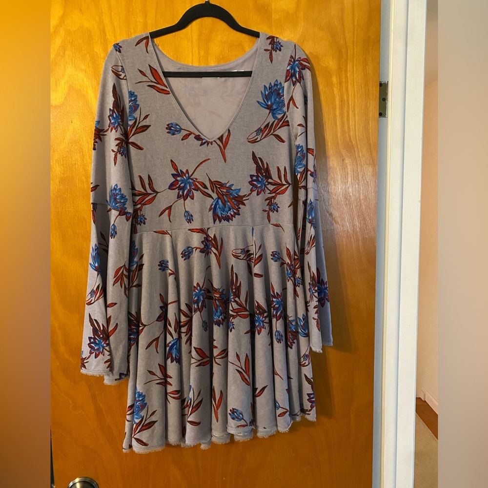 Flowy long sleeve dress